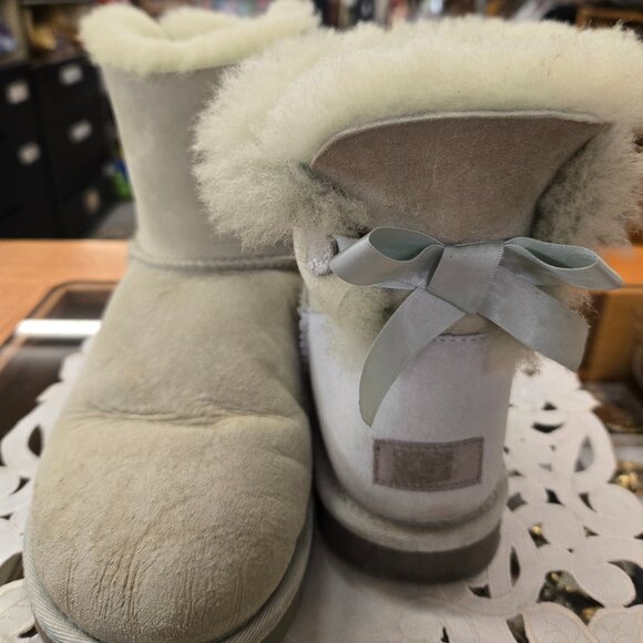 Ladies Ugg Boots as is Factory blem - Picture 1 of 1